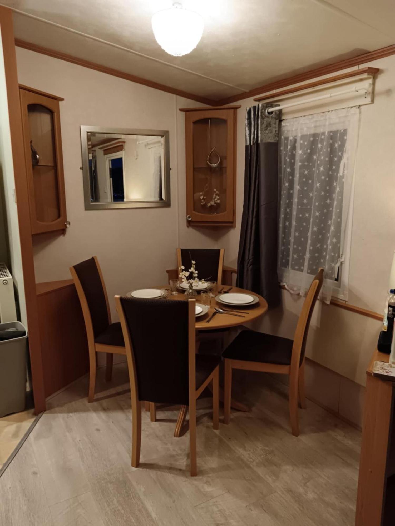 Lovely 3 Bedroom 8 Berth Caravan In Rhyl Exteriör bild
